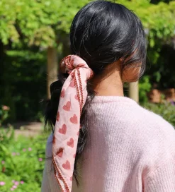 By Srær Tørklæde - Iduna - Rosa/Rød Hjerter|By Stær Discount