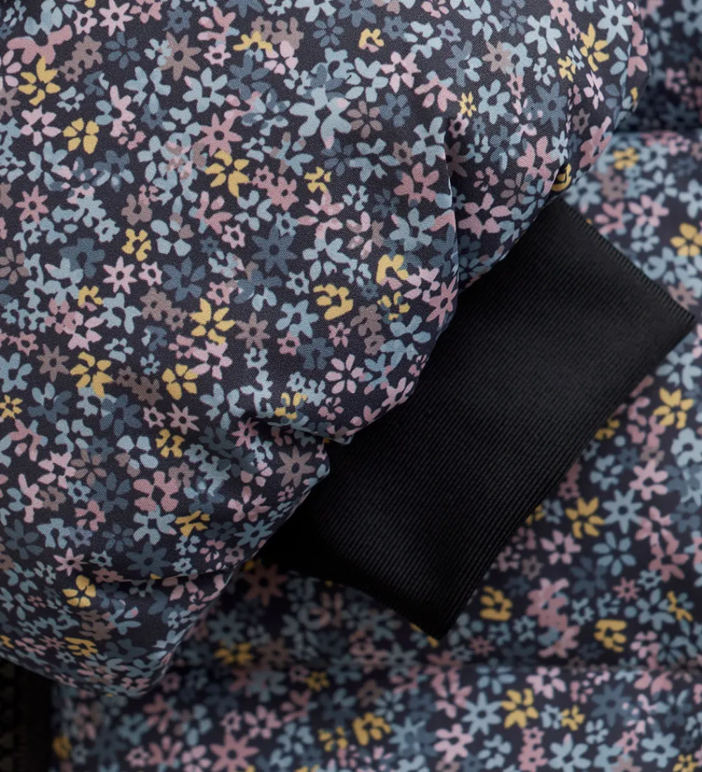 Dynejakke - Quilt - Phantom m. Blomster|Color Kids Online