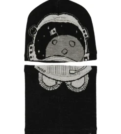 Hue m. Tube - Kleo - Uld/Polyester - Very Black m. Rumhjelm|Molo Outlet