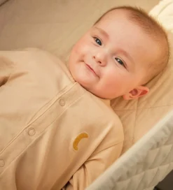 Natdragt m. Babyhjelm - Gaveæske - Rose Cloud|Moonboon New